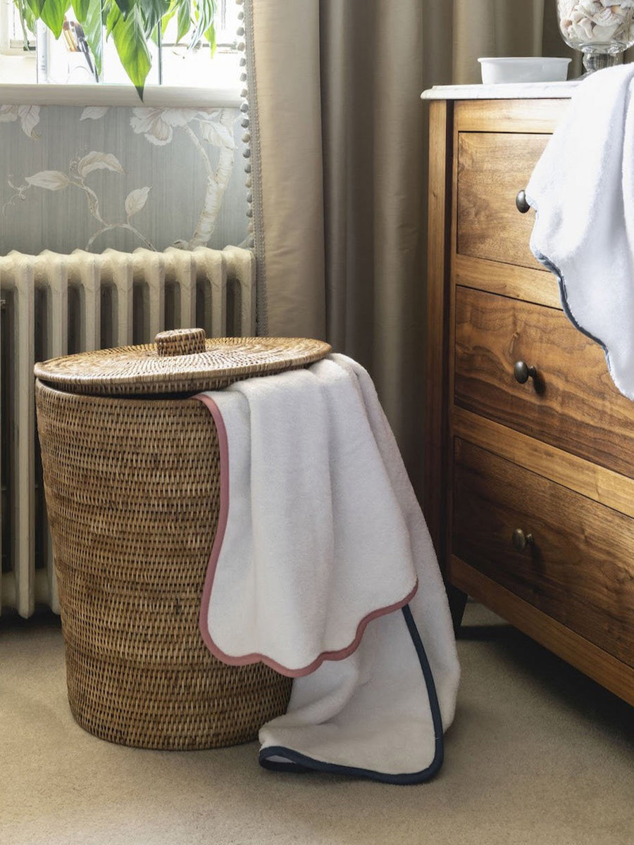 Rustic white round rattan laundry basket Collagerie