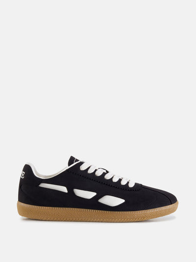 Saye M70 dart sneakers in black at Collagerie