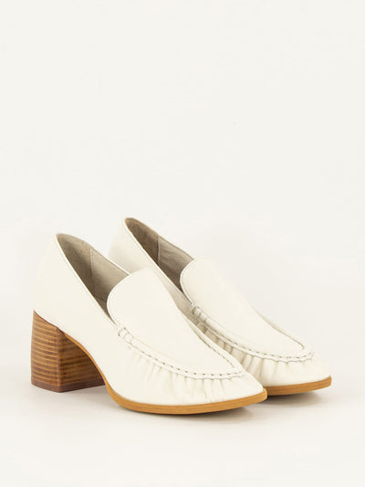 Sessun Hikari loafers in milk leather at Collagerie