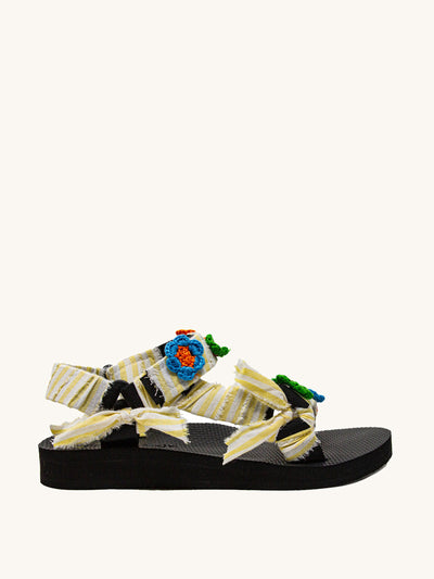 Arizona Love Trekky crochet flowers sandals at Collagerie