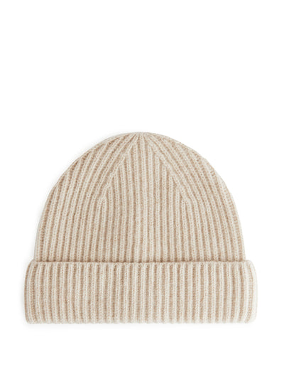 Arket Cashmere blend beanie at Collagerie