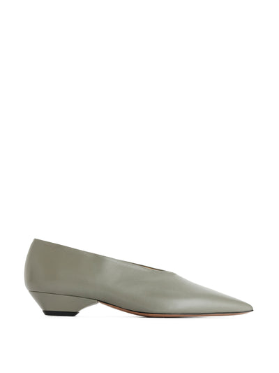 Arket Pointy leather pumps at Collagerie