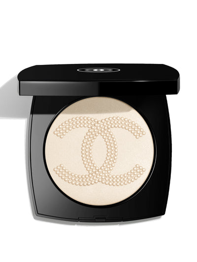 Chanel Pearly white illuminating powder at Collagerie