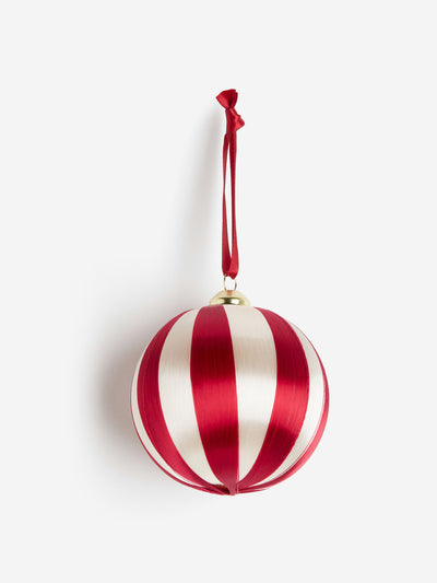 H&M Home Satin thread bauble at Collagerie