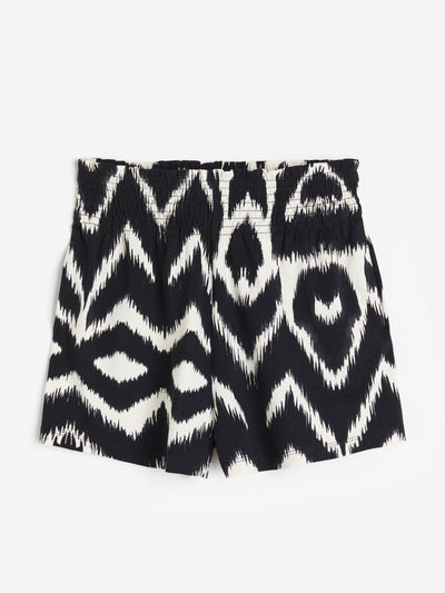 H&M Black and white patterned shorts at Collagerie