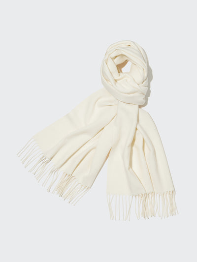 Uniqlo Heattech off white scarf at Collagerie