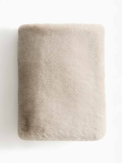 H&M Home Fluffy blanket at Collagerie