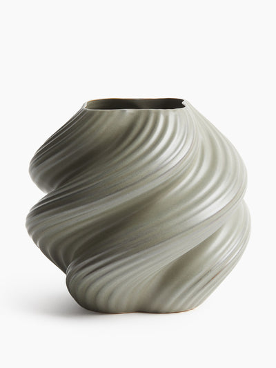 H&M Home Stoneware vase at Collagerie