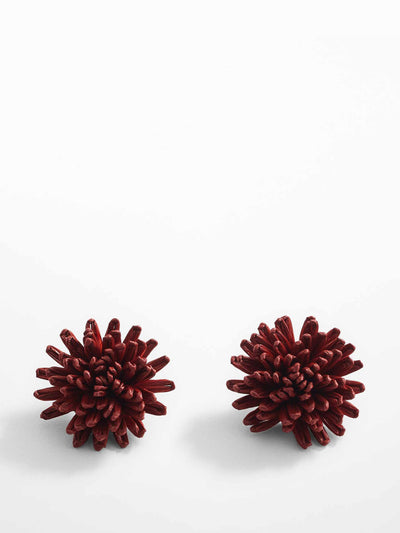 Mango Raffia flower earrings at Collagerie