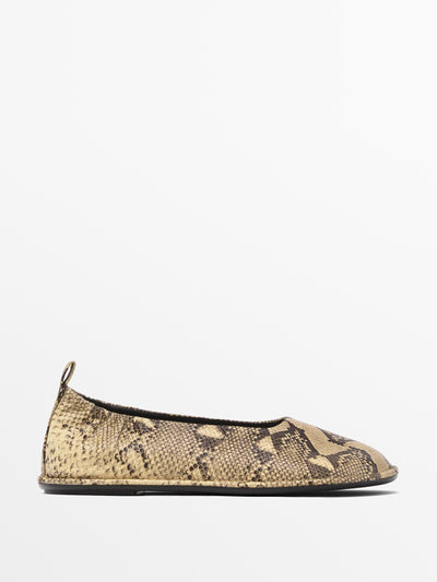 Massimo Dutti Animal print ballet flats at Collagerie