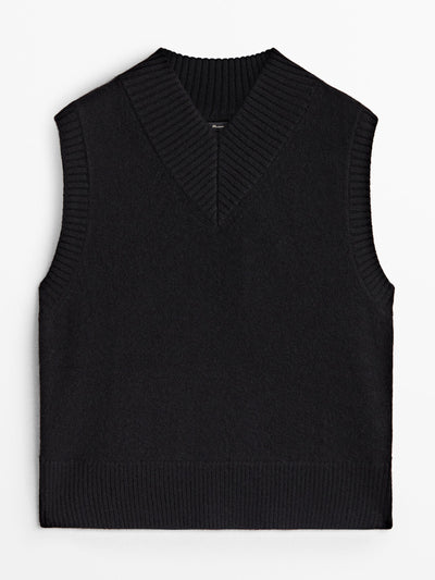 Massimo Dutti Cashmere short black vest at Collagerie