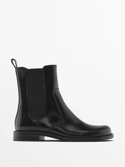 Massimo Dutti Flat Chelsea boots at Collagerie