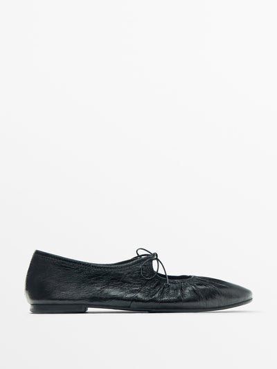 Massimo Dutti Black leather ballet flats at Collagerie