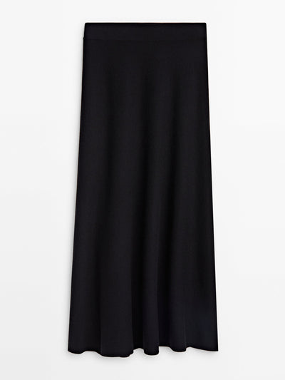 Massimo Dutti Black knitted maxi skirt at Collagerie