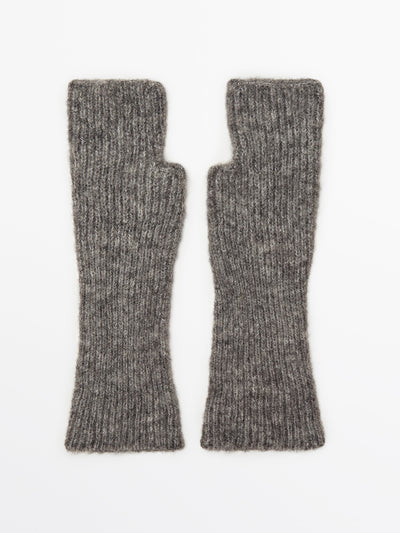 Massimo Dutti Ribbed knit mittens at Collagerie