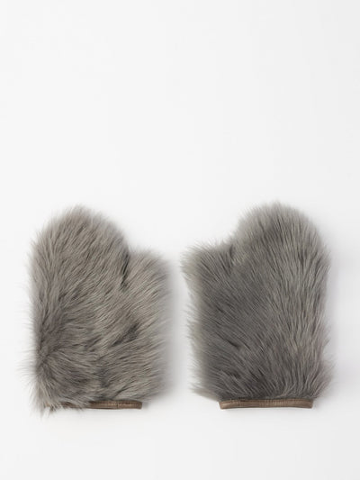 Raey Shearling mittens at Collagerie