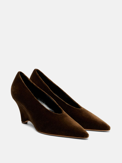 Le Monde Beryl Victoria 70 velvet wedges at Collagerie