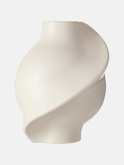 Louise Roe Pirout 02 ceramic vase at Collagerie