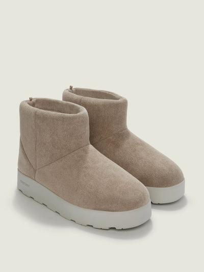 The White Company Tretorn akki low hybrid boots at Collagerie