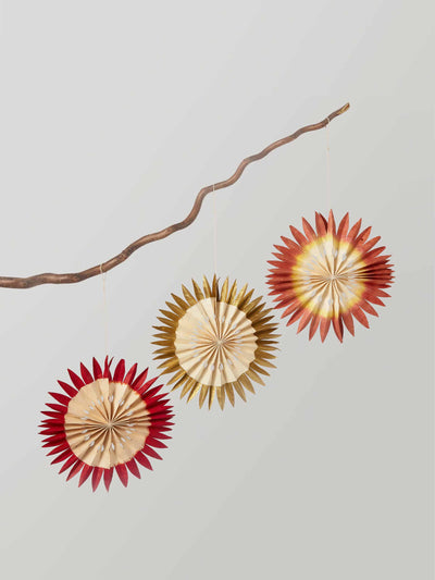 Toast Hanging dip dyed paper rosette set at Collagerie