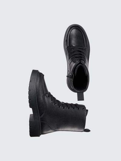 Uniqlo Lace-up short boots at Collagerie