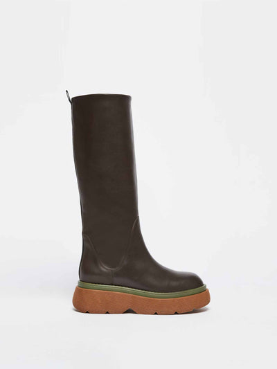 Weekend Max Mara Leather boots with thick rubber sole at Collagerie