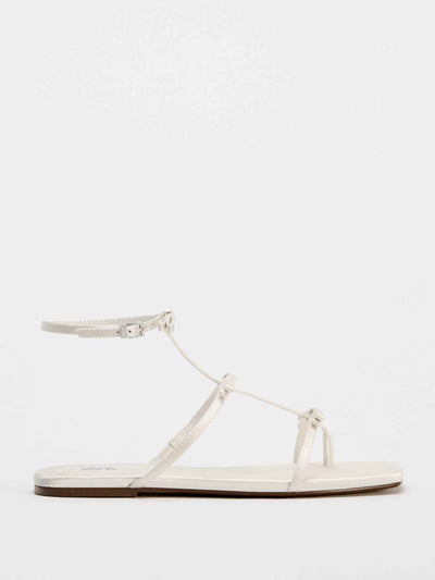 Zara Flat sandals with tied straps at Collagerie