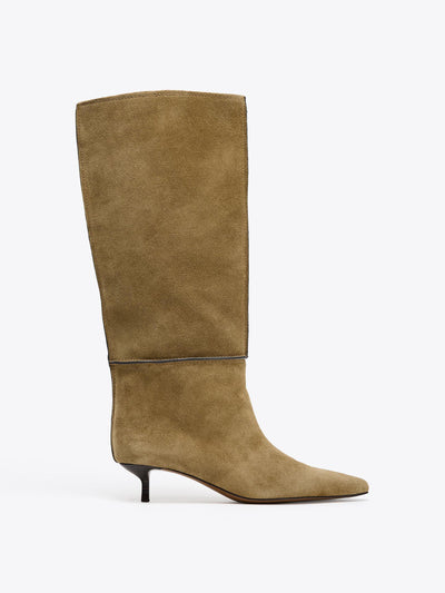 Zara Stitched split suede boots at Collagerie