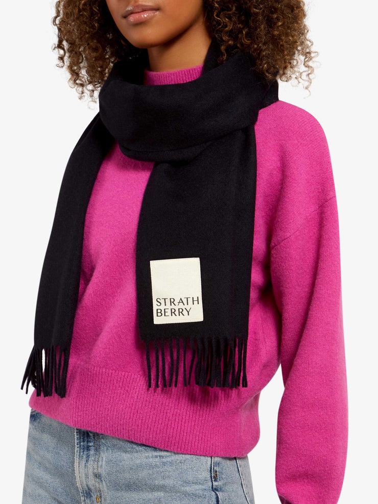 An enduring classic, this Strathberry scarf will fit seamlessly into your winter wardrobe. Collagerie.com