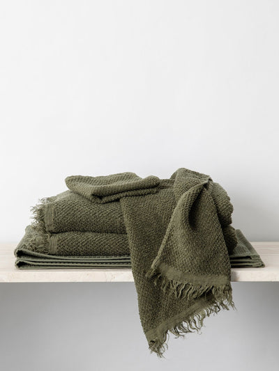 Cultiver Forest green pure linen towel bundle at Collagerie