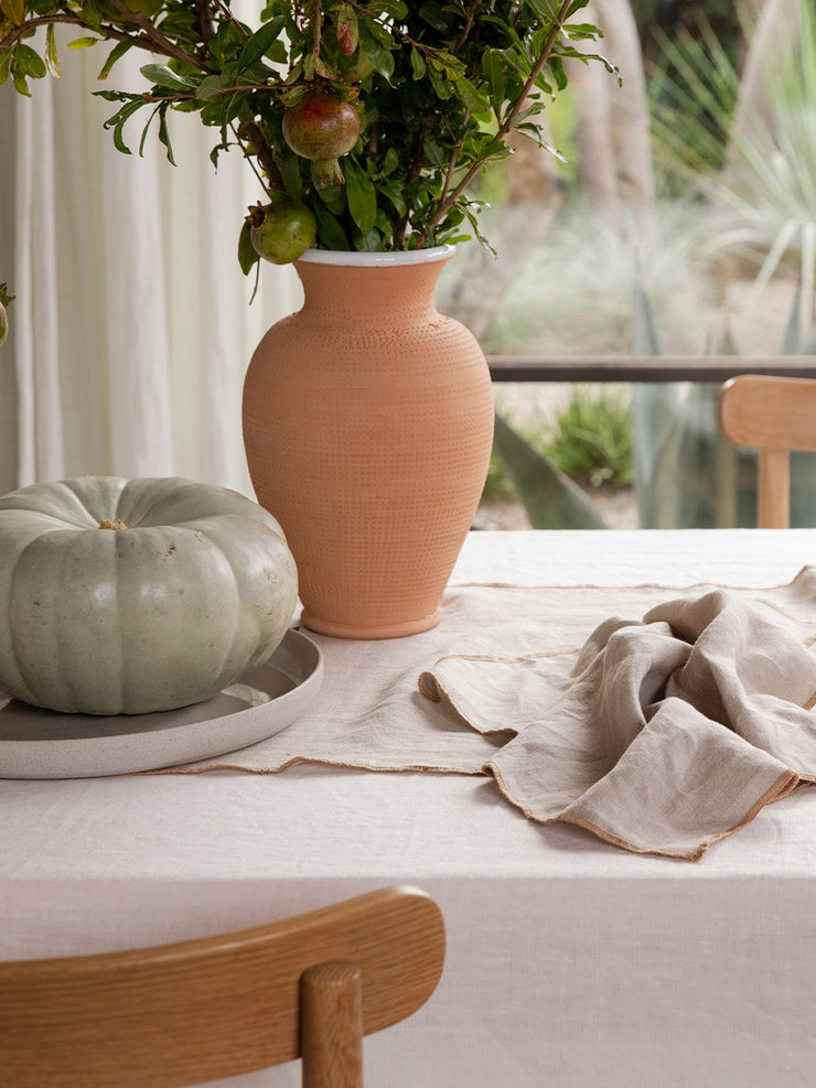 Natural Cara edged napkins