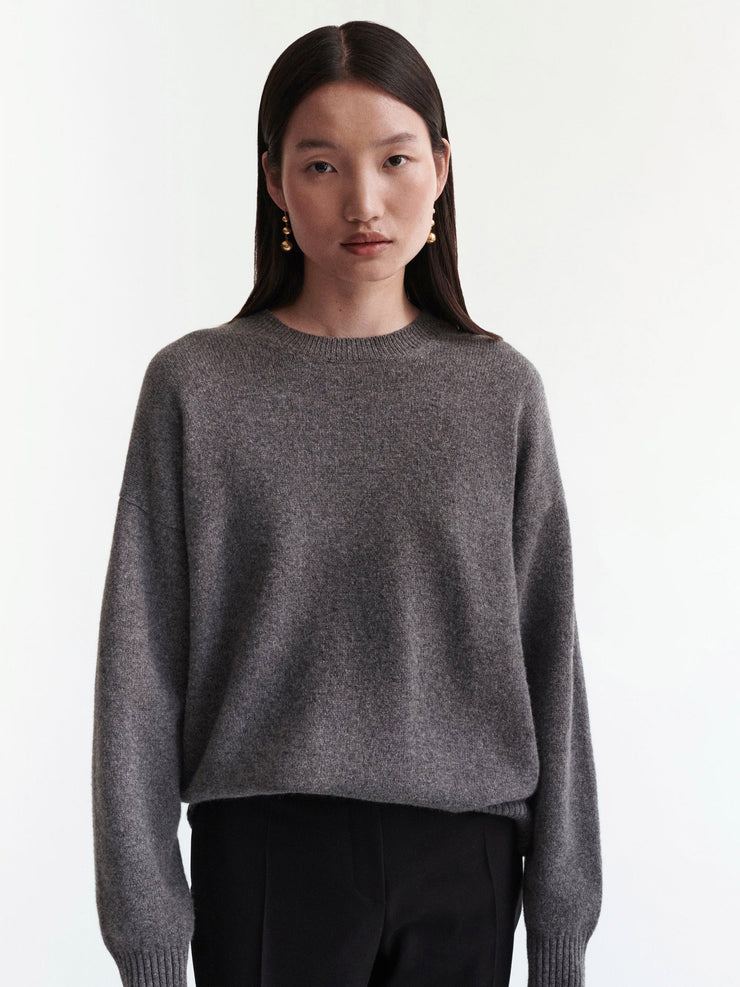 The ease of a classic crewneck knit is a small thing we cherish. &Daughter&