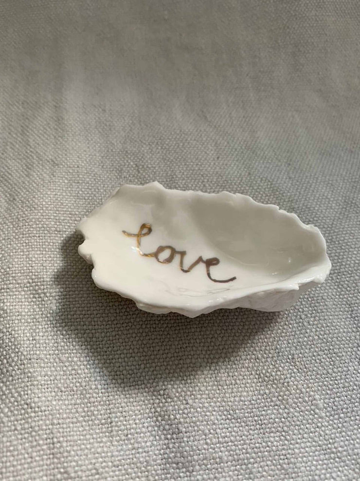 Porcelain oyster shell dish