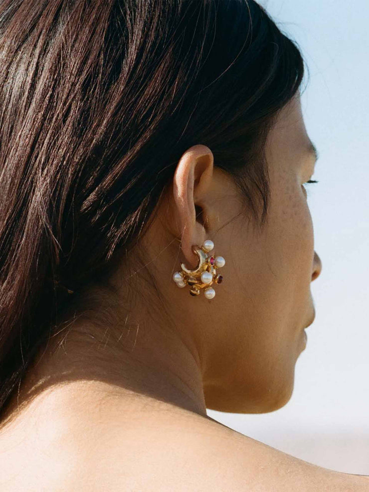 The Nocturnal Desire pearl and gold earrings