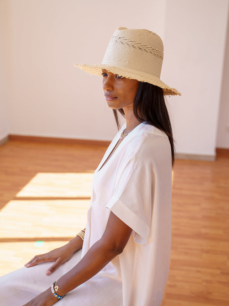Alice hat neutral