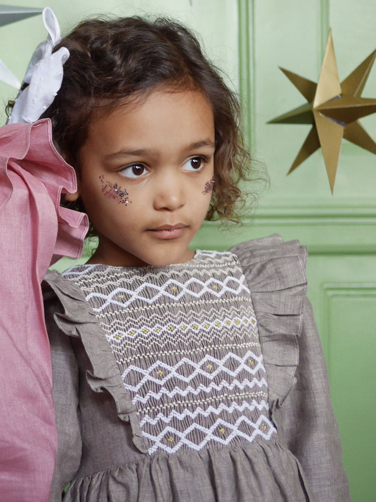 Lightweight linen Smock London kids dress for girls with a spring in their step. Collagerie.com