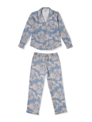 A long pyjama Desmond & Dempsey set that is tailored yet remains modern, featuring piping, buttoned cuffs, and a timelessly trendy print. Collagerie.com
