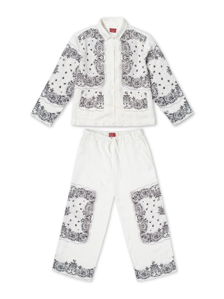 A do-it-all linen long Desmond & Dempsey pyjama set with pockets. Great for all seasons. Collagerie.com