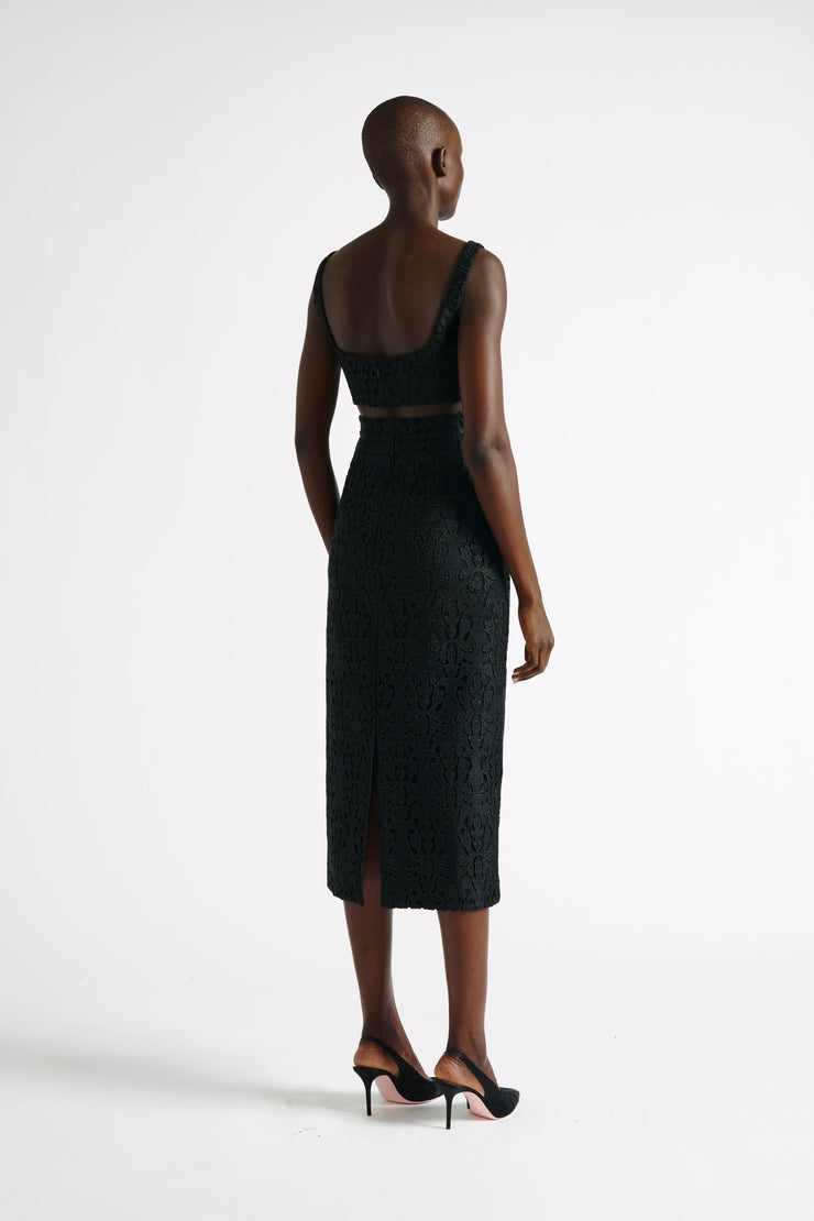 A defining silhouette for Emilia Wickstead, the Lorinda skirt is reinvented for AW22 in a sultry guipure lace. The classic pencil skirt silhouette. Collagerie.com