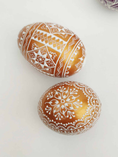 Casa de Folklore Gold hand-painted eggs at Collagerie