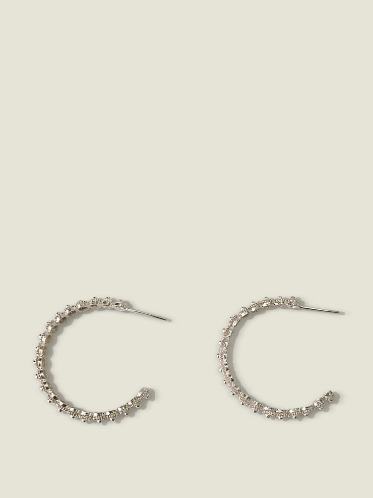 Handcrafted in the town of Mompox, famed for jewellery making, these Large Hoop Earrings offer a classic style with a Colombian twist. Collagerie.com