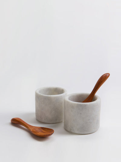 Kalinko Marble pinch pots with wooden spoons (set of 2) at Collagerie
