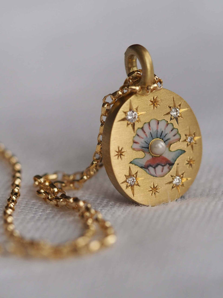 Clam & pearl gold pendant hand-painted enamel necklace