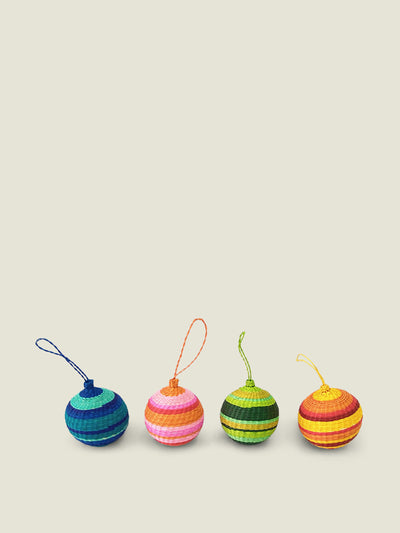 The Colombia Collective Palmito woven baubles (set of 4) at Collagerie