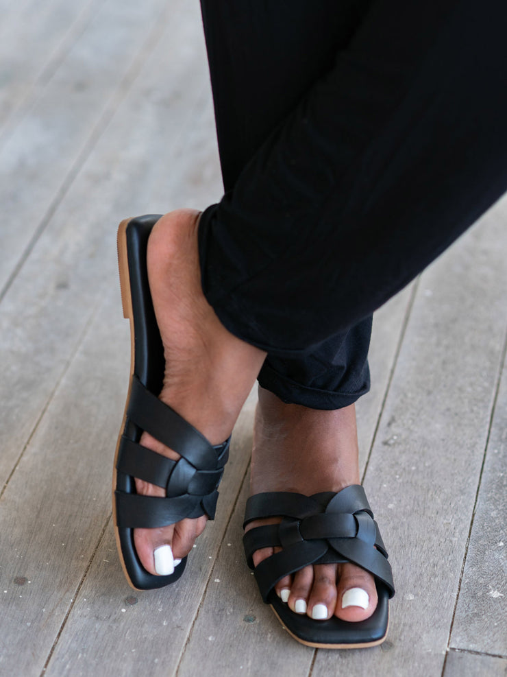 The Poppy black open toe leather sandal by Rae Feather has been made with comfort being paramount. Easy, chic and so very versatile | Collagerie.com