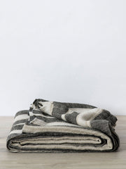 Grey and white Mira linen bedcover - Enzo