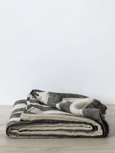 Cultiver Grey and white Mira linen bedcover - Enzo at Collagerie