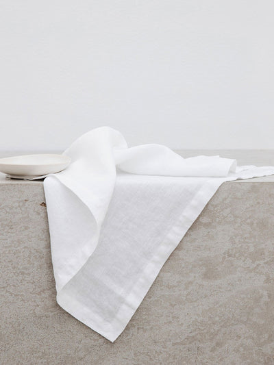 Cultiver White linen table napkins at Collagerie