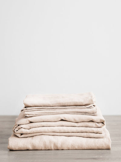 Cultiver Blush linen sheet set with pillowcases at Collagerie