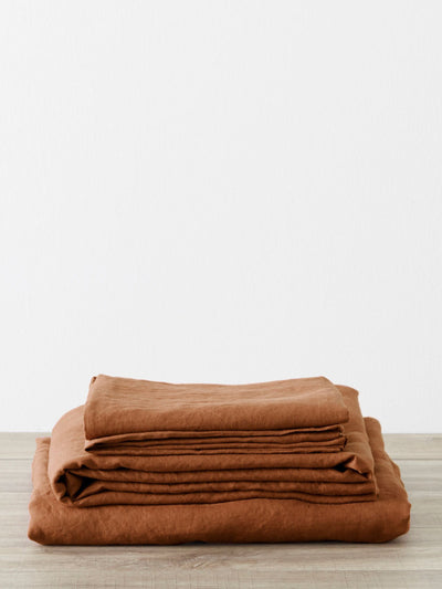 Cultiver Cedar linen sheet set with pillowcases at Collagerie